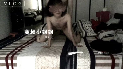 商场小姐姐微露脸